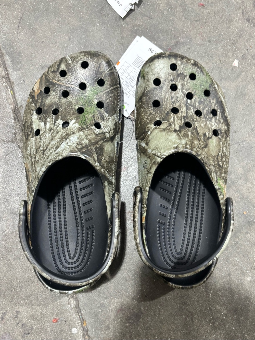 CROCS x Realtree APX® Classic Clogs new with tags size 8 women’s